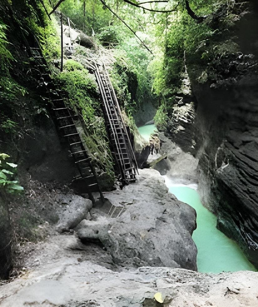 Kawasan Falls